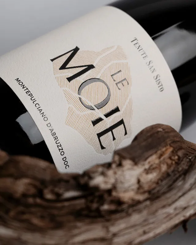 ngelini Wines Le Moie red wine label typography and textured print finish by Usopposto studio